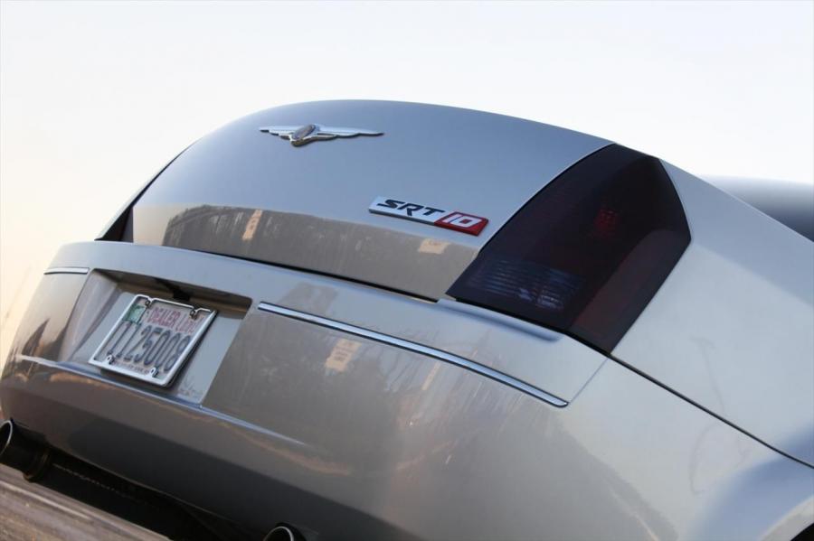  Chrysler 300C V10 2010 года  (фото 5 из 18)